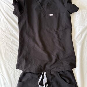 FIGS Black Scrub Set